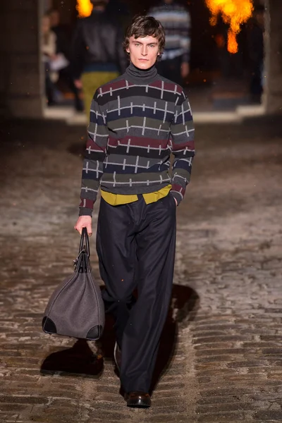 Look 28